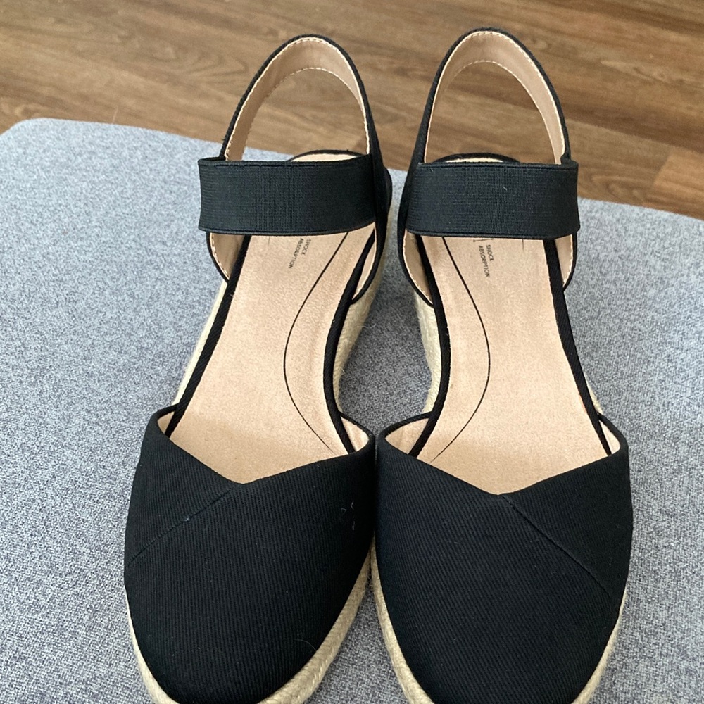 Life Stride Black Espadrille Wedges New in Box - Picture 2 of 10